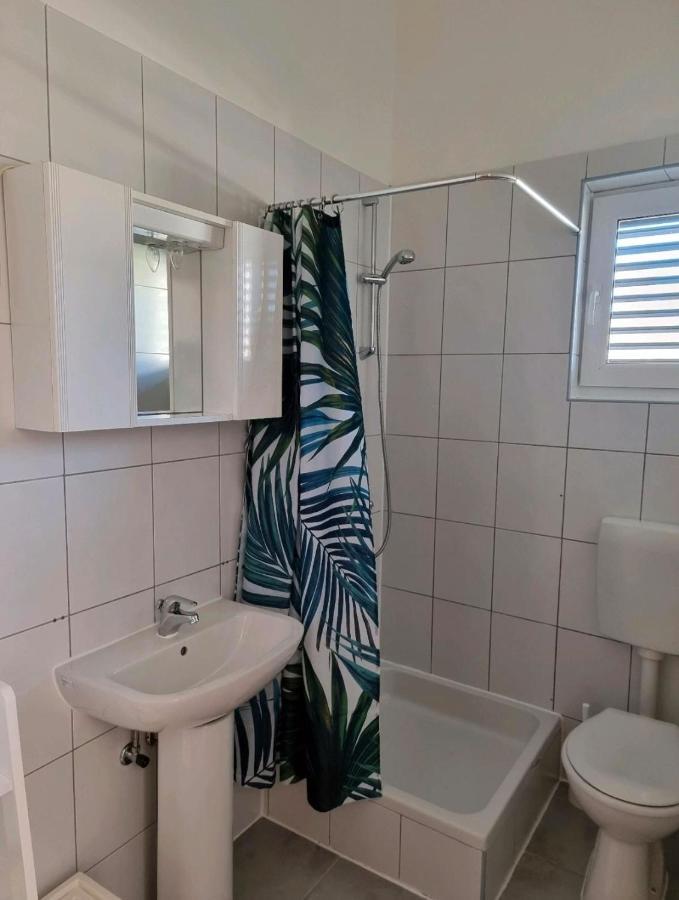 Frida Apartment Пула Екстериор снимка