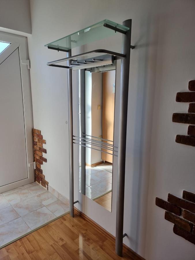 Frida Apartment Пула Екстериор снимка